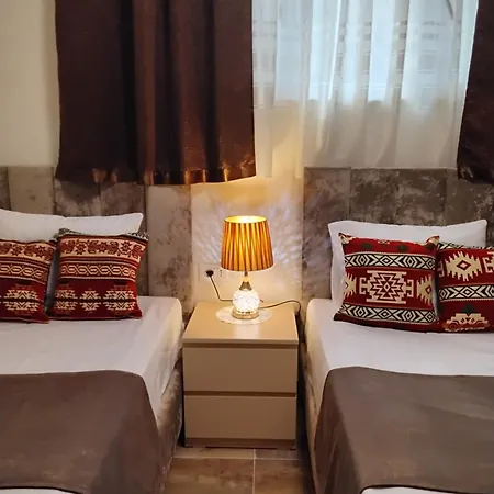 Cozy Centrally Located Room For Two 2, 10 Min Walk From City Center Tirana Exterior photo