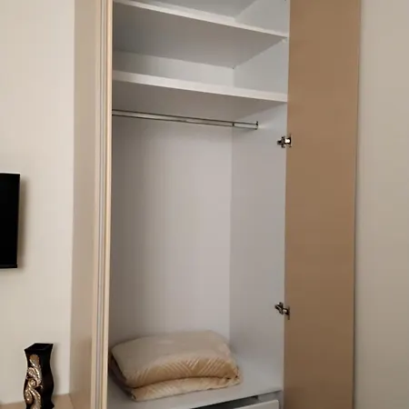 Cozy Centrally Located Room For Two 2, 10 Min Walk From City Center Tirana Exterior photo