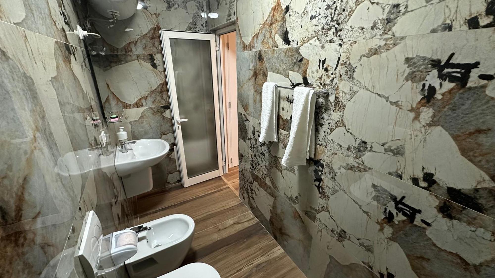 Cozy Centrally Located For Two 2, 10 Min Walk From Center * Tirana