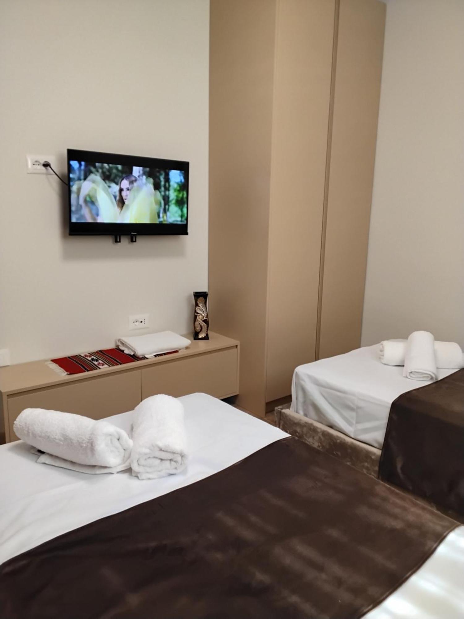 Appartement Cozy Centrally Located For Two 2, 10 Min Walk From Center Tirana
